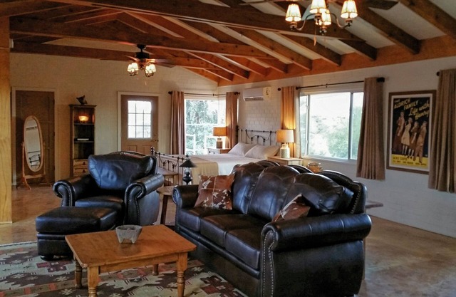 Foothills Ranch House in Casas Adobes, 8 ac estate with Pool, Tennis, Pickleball