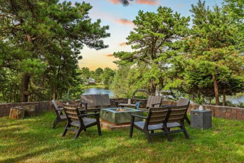 For Lake Sake by AvantStay Lakefront Hot Tub View
