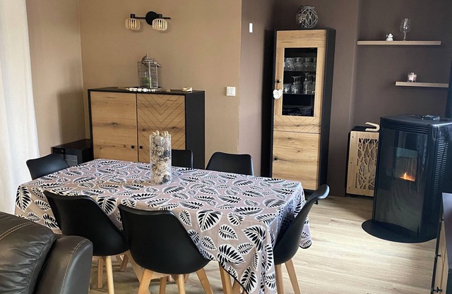 For rent 1st floor apartment in detached house. Unoccupied ground floor.