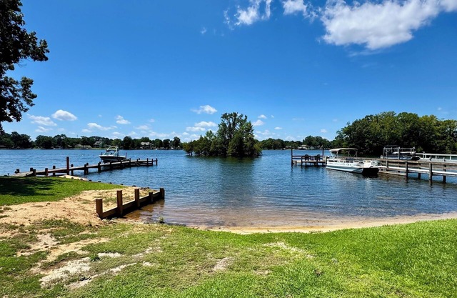 Fore-Cast Retreat in Taw Caw! Charming 3-bedroom on Lake Marion, Summerton SC