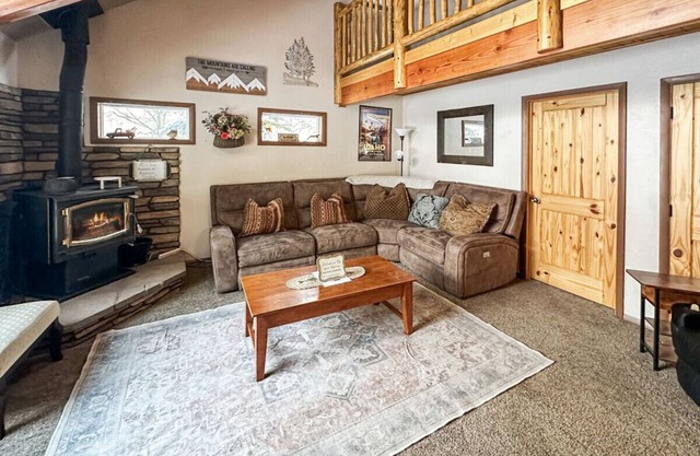 Forest Lake Cabin .