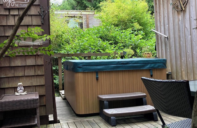 Forest Sweet Retreat; Hot Tub & Sauna, Dog Friendly, 12.5 Kw/hr EV Charger
