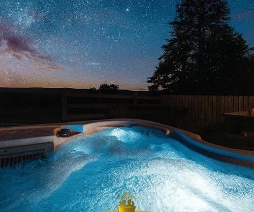 Forest View Cottage - Private Hot Tub