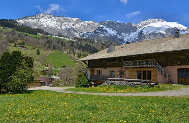 Former Renovated Farm Chalet 180m² classified * in the heart of the Portes du Soleil