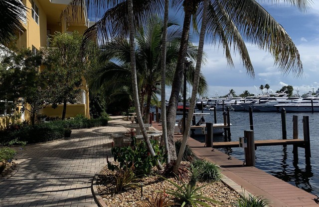 Fort Lauderdale's Prime Location! Super Clean! Beach, Parks and Water View.