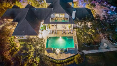 Fortaleza l Luxury 8 BR, 7,000+ sqft Palace on 3 Acres with Pickleball & Basketball Court