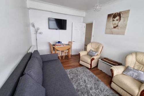 Forton , 3 bed slp 8 Dog-friendly Gosport town house