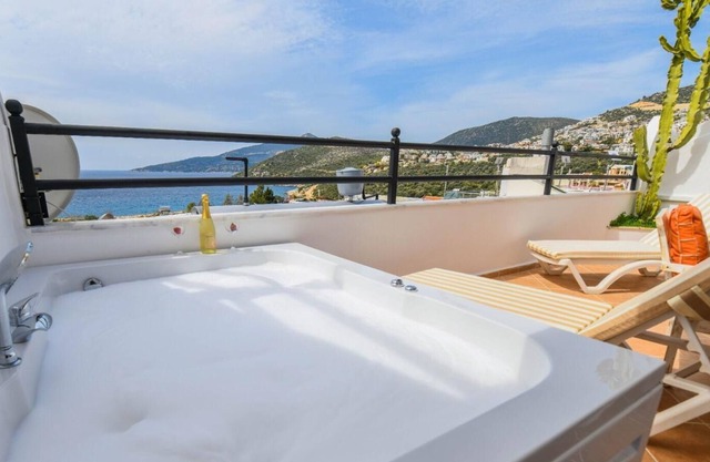 Fortune House - 1 bedroom, sea view roof terrace. Old Town, central location