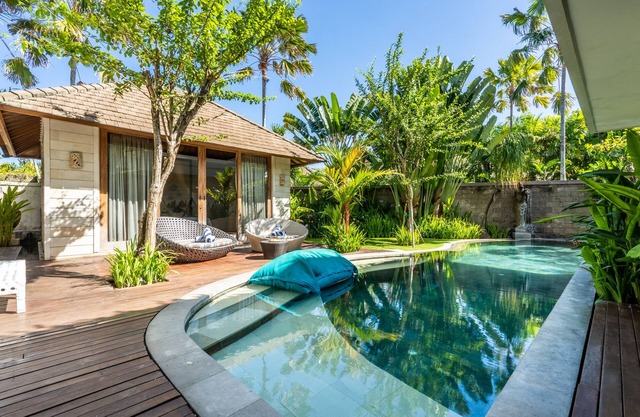 Four-Bedroom Pool Villa with Hot Tub, Great location, 2 mnts walk to the beach