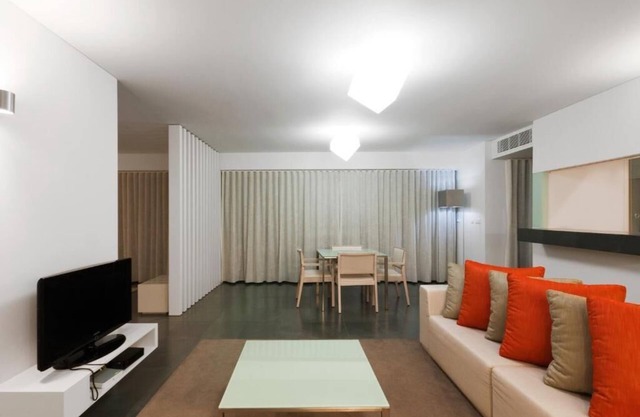 Four Modern 2BR Apts by Marina w/River Views & Free Parking, Near Golf Academy