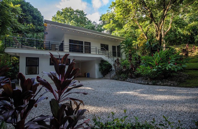 Four Winds – Celestial, Four Winds – Celestial - Walking Distance to the Beach