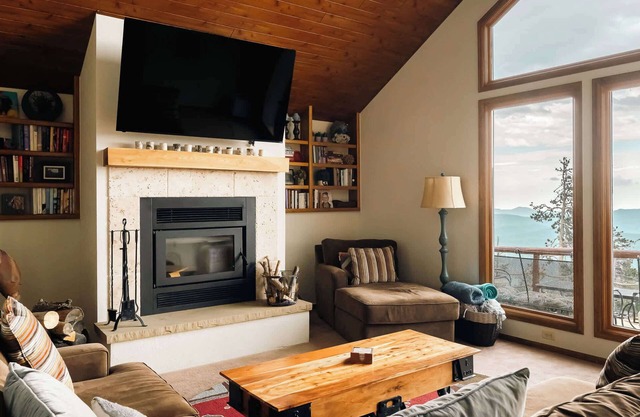 Fox Den Rocky MTN Retreat | Hot Tub | Pet-Friendly