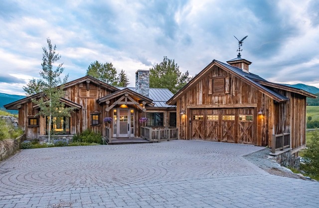 Fox Trot Cabin- On Mountain, Fabulous Views, Hot Tub, Walk to Ski Lifts