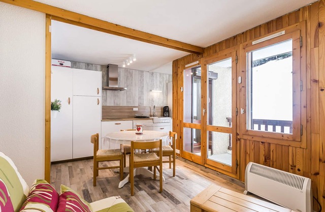 Renovated 2* apt for 4/5 in Montchavin, near slopes and shops, free parking
