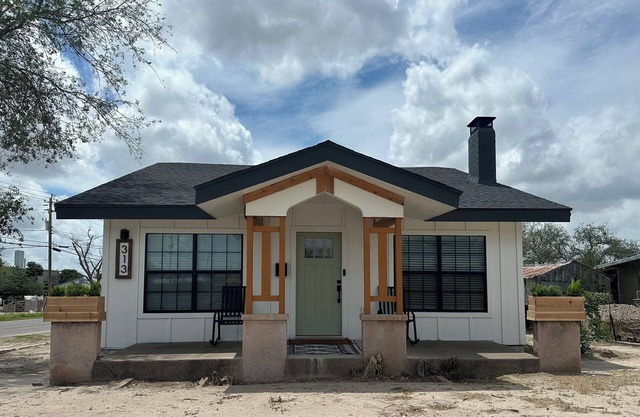 Frank's Casita Blanca