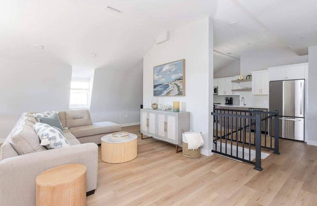 Franklin Street Suite by STAY Newport