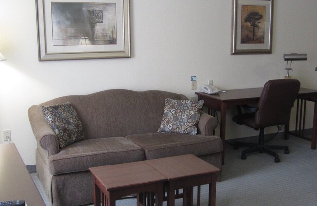 Free Breakfast. Pool Access. Minutes from Western Michigan University!