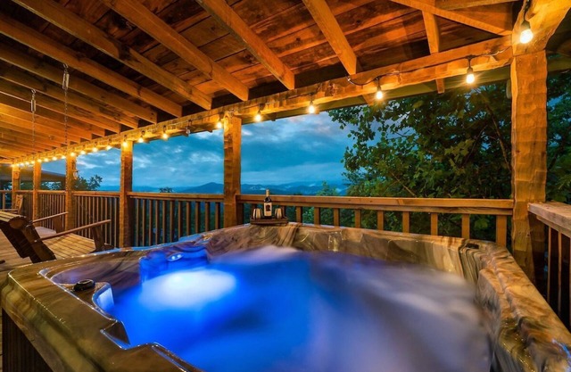 Free Dollywood Tix/VIEWS/Couples Cabin/HotTub/