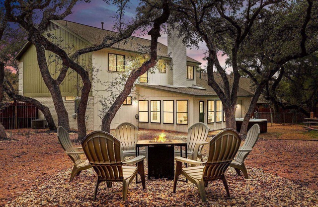Free Fun - Daily Ticket to Attraction - Hot Tub, Fire Pit, Pool Table - Near SAT & Attractions