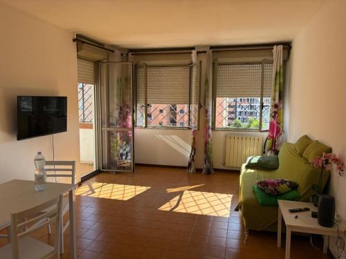 Free parking - 10 minutes from the station -