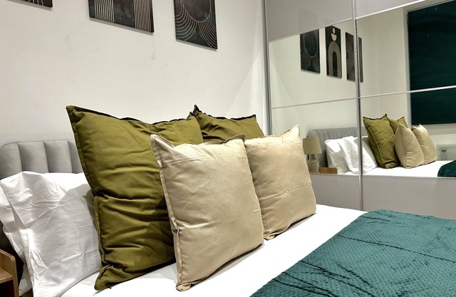Free Parking - 2BR Stylish Apartment MCR