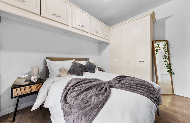 FREE parking ALL- INCLUSIVE 1 BDR Flat FREE Netflix & WiFi