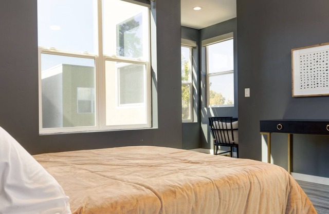 Free Parking - Mins to Downtown & Sac River