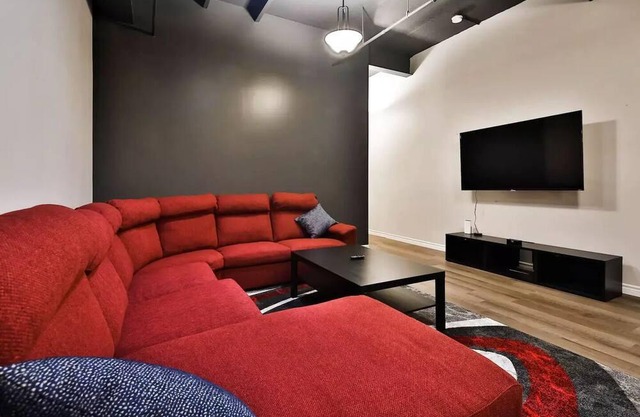 FREE PARKING ♫ Music Theme ♫ Location ❤ of City ★ - Superhost on Airbnb