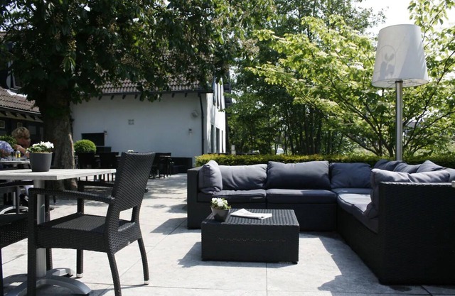 Free Parking Retreat with Pool, Terrace Dining & Scenic Bicycle Trails Nearby