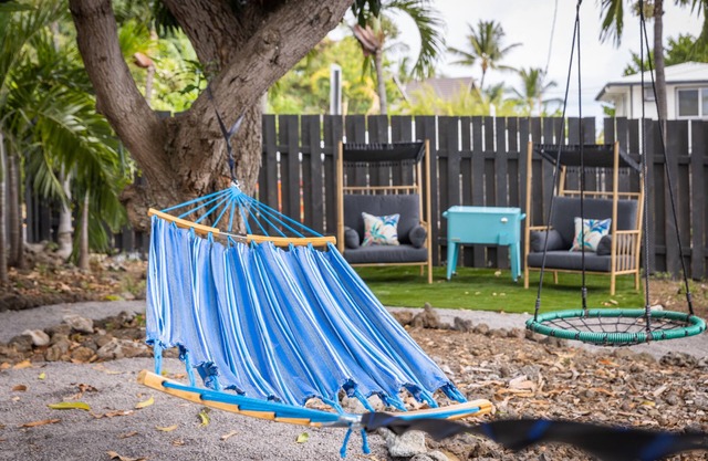 free parking - walk to Honl beach & Downtown Kona