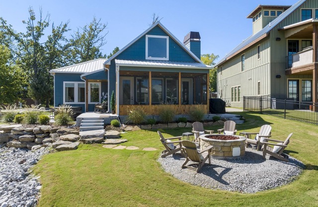Free PWC w/4+ nt stay Boat Slip Available, Lakeside Retreat, hot tub & Com Pool