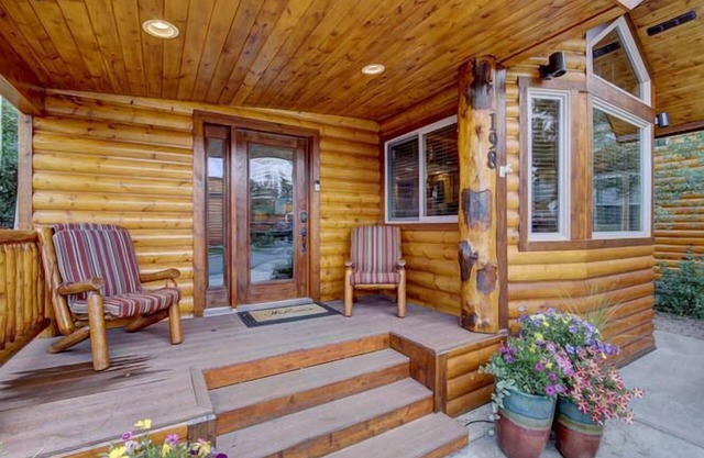 Free SkyCard Act-Cozy Cabin w/Fireplace, Hot Tub, Pool, Free Wifi, Fly Fishin