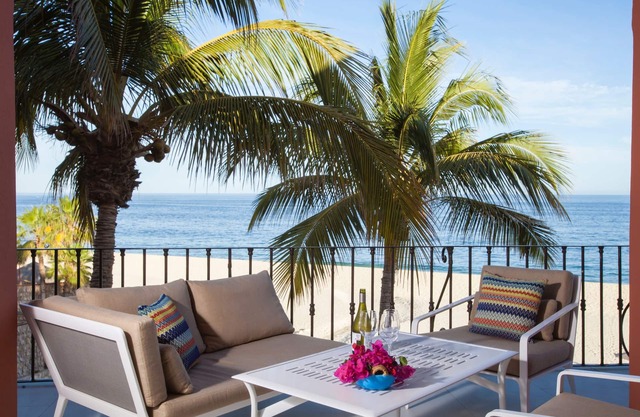Fresh 2-bedroom Oceanfront Condo at Intimate Casa Del Mar