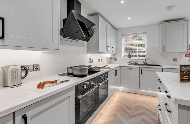 Freshly refurbished, Perfect for a family getaway or groups of contractors