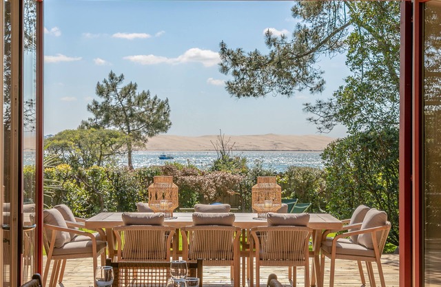 Front line sumptuous villa with private beach access at Cap-Ferret, 44 Hectares