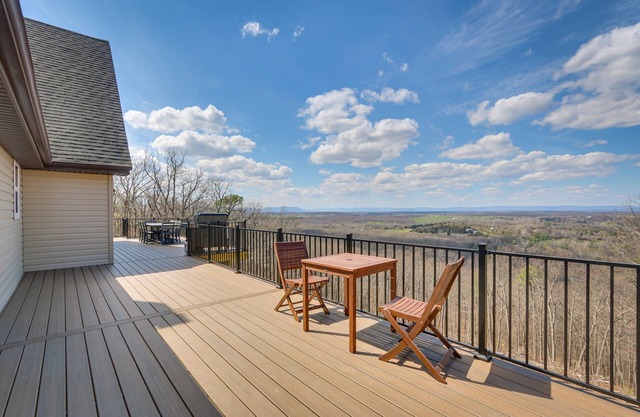 Front Royal Hilltop Cabin w/Panoramic Views!