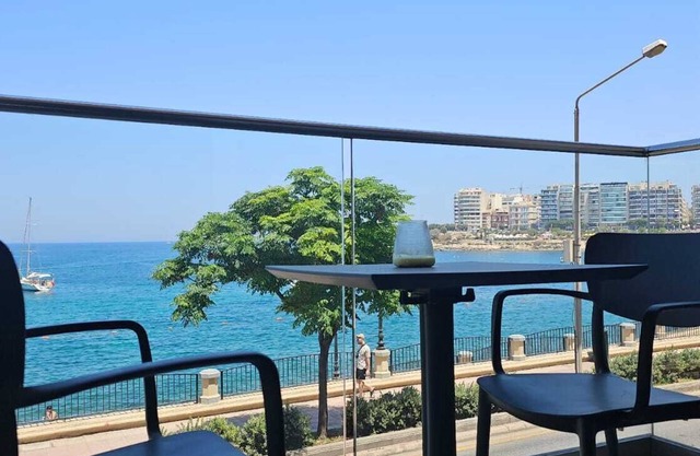 Front Seaview Modern Apartment St Julian's Beach