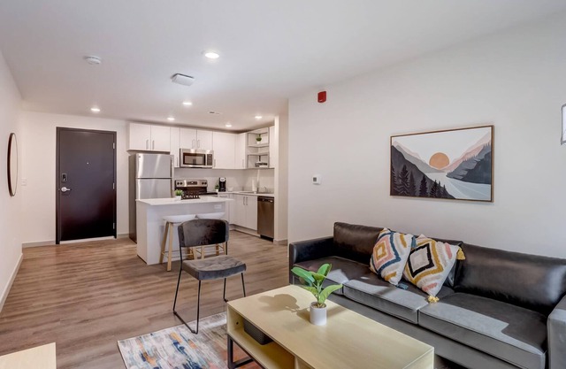 Frontdesk | 2 BR Apt near Lincoln Children's Zoo