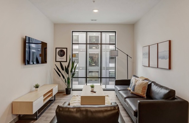Frontdesk | 4 BR Apt near the Deer Springs Winery