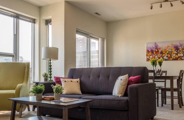 Frontdesk | Colorful 2BR Apt near the Lake