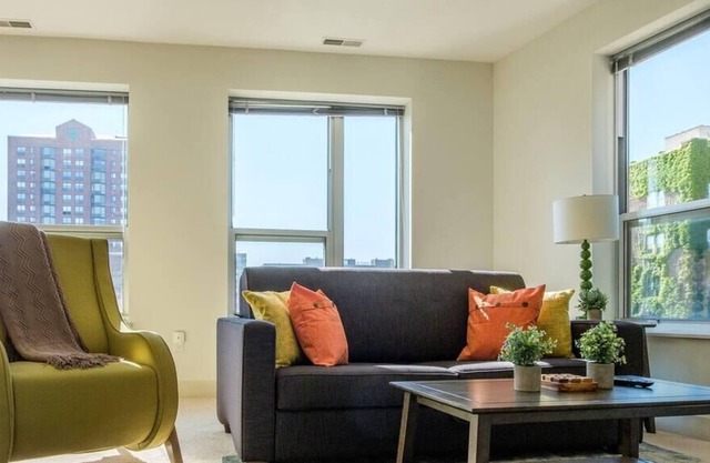 Frontdesk | Relaxing 1BR Apt in East Town