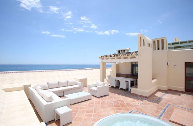 Frontline Estepona Penthouse Duplex With Roof Top Terrace & Hot Tub