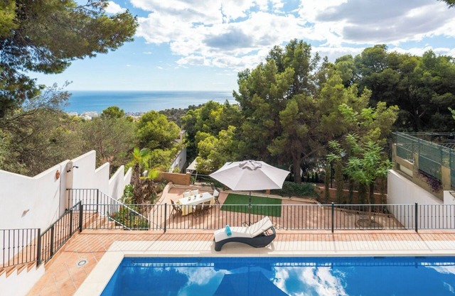 Full apartment (4p) with large pool and terrace overlooking the sea