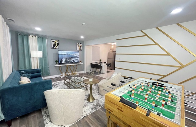 Full entire cozy home + Free Wi-Fi + Free parking + Central area