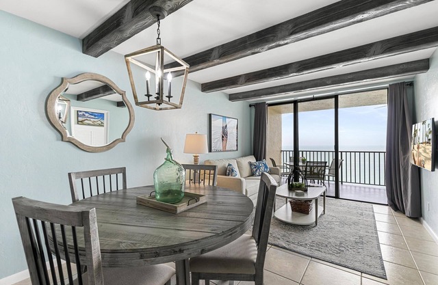 Full Reno: Pristine Cozy Beachfront Condo: SW1702-best location Discounts Promos