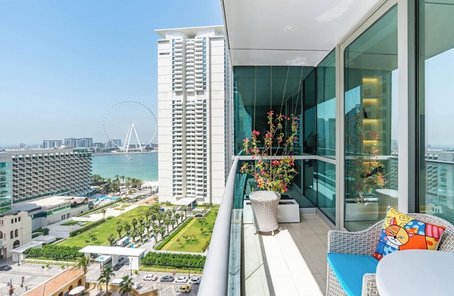 Full View of Dubai’s Iconic Wheel, only 2 minutes from the Beach!