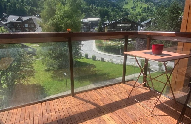 Fully-equipped apartment 5 minutes from skiing and hiking, in the heart of the Hameau du Lay!