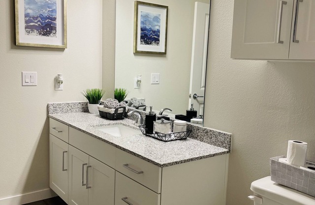 Fully Equipped Cozy Apartment - Long Term Stays Welcome