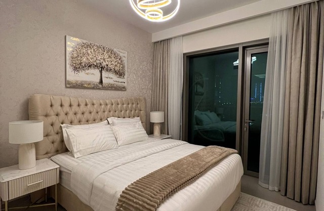 Fully Furnish & Luxury 2BR Apartment in Downtown Dubai available for Rent
