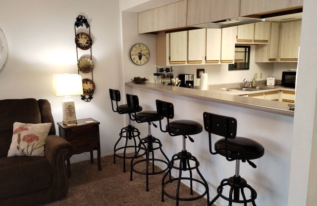 Fully furnished condo adjacent to golf course. 2 minute walk the London Bridge